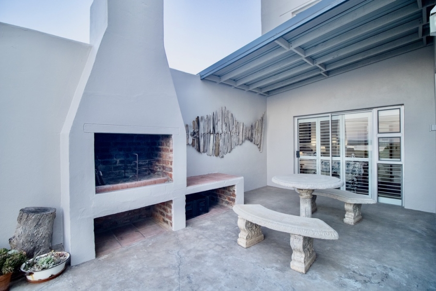 6 Bedroom Property for Sale in Yzerfontein Western Cape